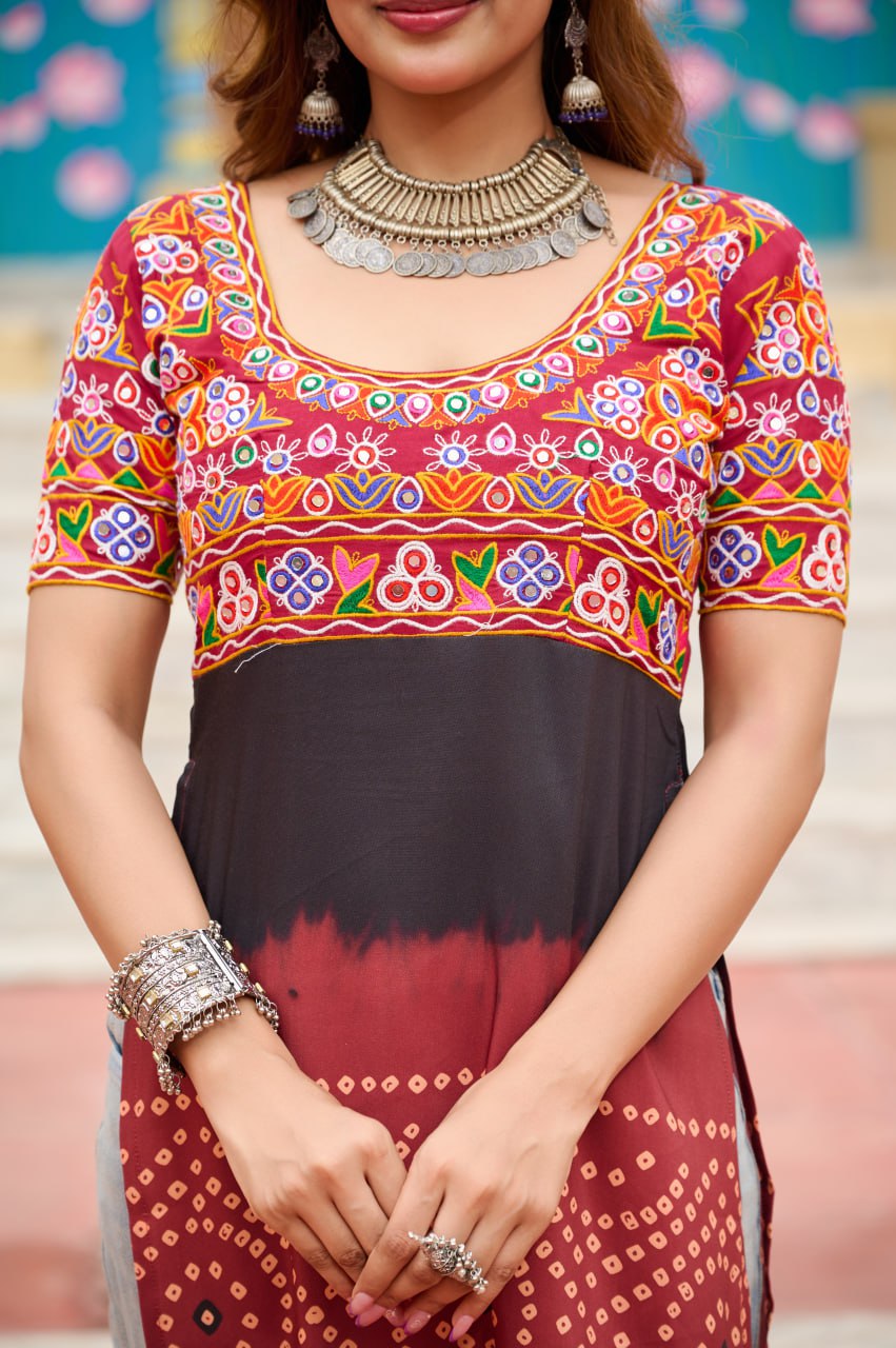 Womenline Printed Reyon Gamthi Work Kurti