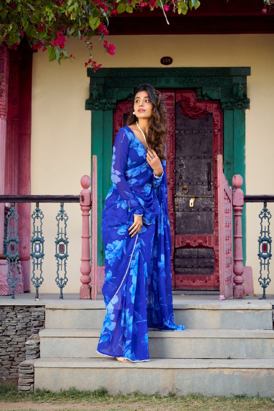 WomenLine Elegant Saree with Heritage-Inspired Designs