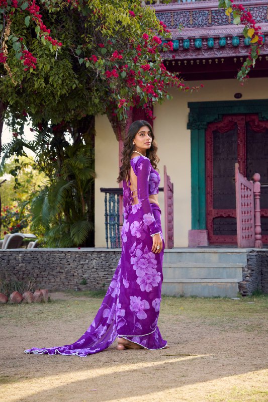 WomenLine Elegant Saree with Heritage-Inspired Designs